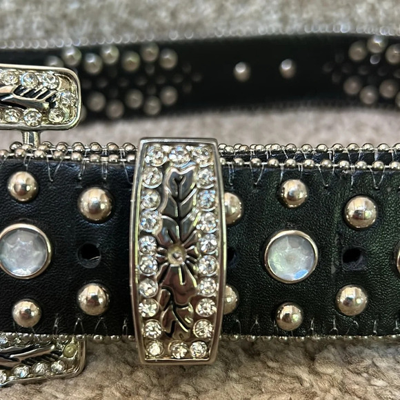 1659 black leather belt with rhinestones and fleur de lis embellishments. Large - Picture 4 of 8
